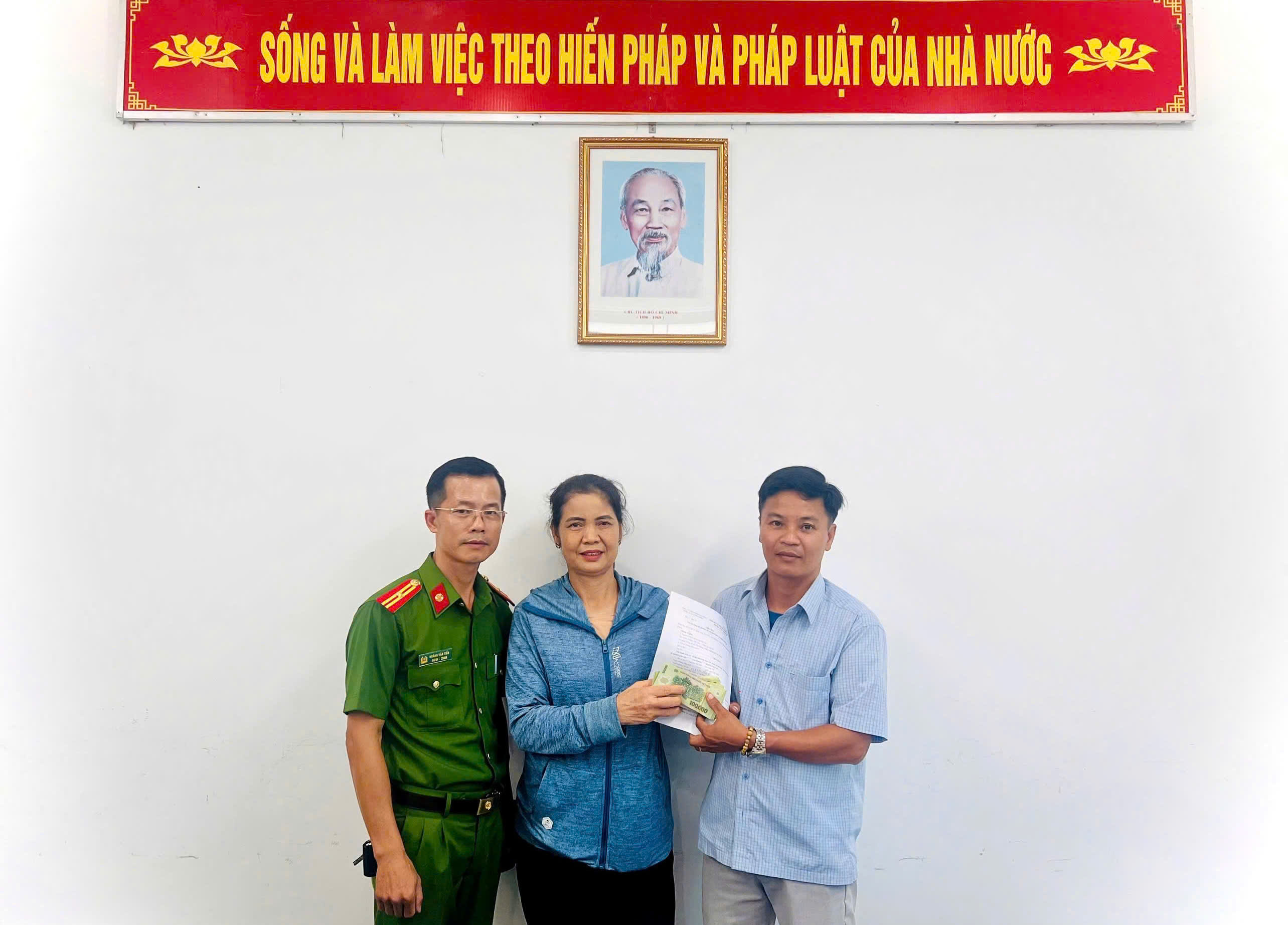 Công an xã Cẩm Giang tiếp nhận và giải quyết vụ việc chuyển nhầm 31 triệu đồng qua tài khoản ngân hàng